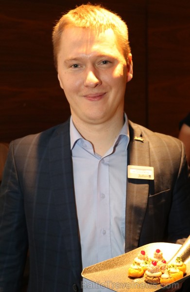 Talantīgā māksliniece Sandra Strēle izstāda gleznu sēriju «Melanholija» viesnīcā «Radisson Blu Hotel Elizabete» Talantīgā māksliniece Sandra Strēle izstāda gleznu sēriju «Melanholija» viesnīcā «Radisson Blu Hotel Elizabete» 189897