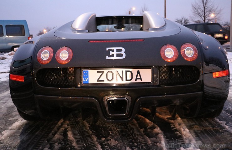 Vairāk nekā vienu miljonu vērtais «Bugatti Veyron» nespēj iziet tehnisko apskati Rīgā, jo šīm vairāk nekā 1000 zirgspēku jaudīgajam modelim no ražotāj Vairāk nekā vienu miljonu vērtais «Bugatti Veyron» nespēj iziet tehnisko apskati Rīgā, jo šīm vairāk nekā 1000 zirgspēku jaudīgajam modelim no ražotāj 189935