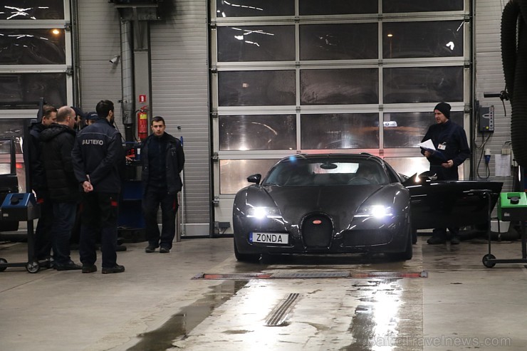 Vairāk nekā vienu miljonu vērtais «Bugatti Veyron» nespēj iziet tehnisko apskati Rīgā, jo šīm vairāk nekā 1000 zirgspēku jaudīgajam modelim no ražotāj Vairāk nekā vienu miljonu vērtais «Bugatti Veyron» nespēj iziet tehnisko apskati Rīgā, jo šīm vairāk nekā 1000 zirgspēku jaudīgajam modelim no ražotāj 189943