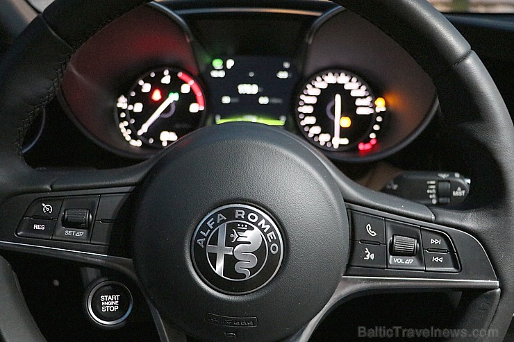 Travelnews.lv redakcija 3 dienas apceļo Vidzemi ar jauno Alfa Romeo Giulia 2.2 180 MJet AT Super Travelnews.lv redakcija 3 dienas apceļo Vidzemi ar jauno Alfa Romeo Giulia 2.2 180 MJet AT Super 191140