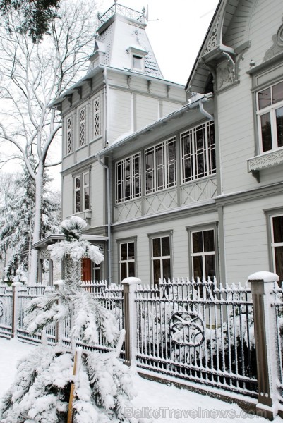 Jūrmalnieki dodas baudīt apsnigušo pilsētvides ainavu 191221