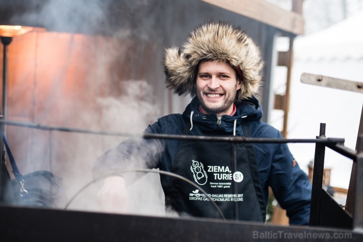 «Ziemas garšu svinēšana» Siguldā pulcē gardēžus no visas Latvijas. Foto autori - Oskars Briedis un Alberts Linarts «Ziemas garšu svinēšana» Siguldā pulcē gardēžus no visas Latvijas. Foto autori - Oskars Briedis un Alberts Linarts 191710