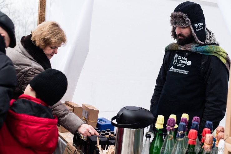 «Ziemas garšu svinēšana» Siguldā pulcē gardēžus no visas Latvijas. Foto autori - Oskars Briedis un Alberts Linarts «Ziemas garšu svinēšana» Siguldā pulcē gardēžus no visas Latvijas. Foto autori - Oskars Briedis un Alberts Linarts 191713