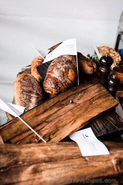 «Ziemas garšu svinēšana» Siguldā pulcē gardēžus no visas Latvijas. Foto autori - Oskars Briedis un Alberts Linarts «Ziemas garšu svinēšana» Siguldā pulcē gardēžus no visas Latvijas. Foto autori - Oskars Briedis un Alberts Linarts 191718