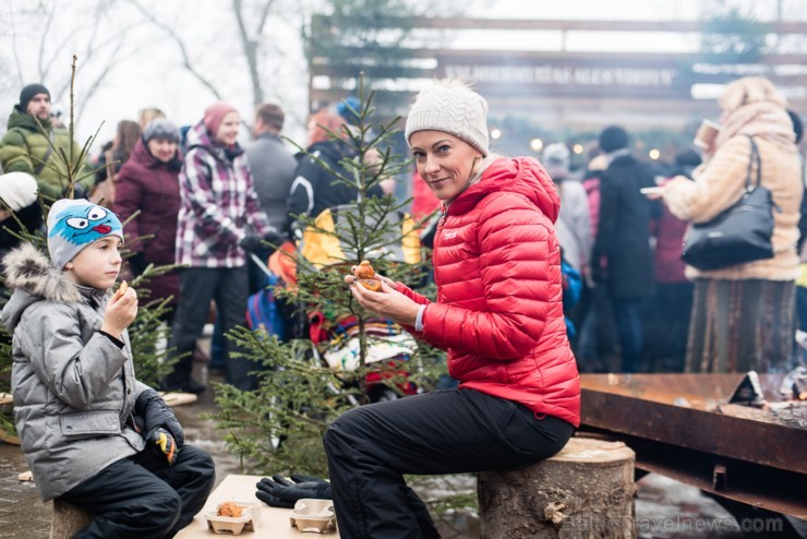 «Ziemas garšu svinēšana» Siguldā pulcē gardēžus no visas Latvijas. Foto autori - Oskars Briedis un Alberts Linarts «Ziemas garšu svinēšana» Siguldā pulcē gardēžus no visas Latvijas. Foto autori - Oskars Briedis un Alberts Linarts 191729