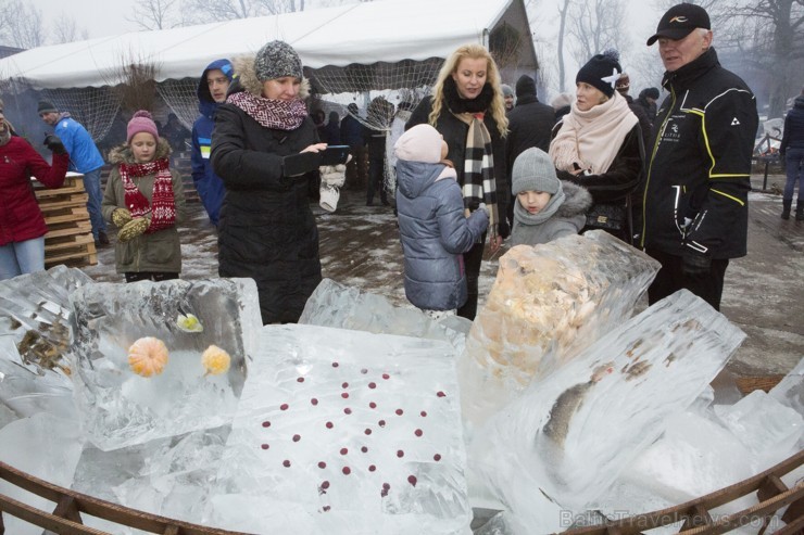 «Ziemas garšu svinēšana» Siguldā pulcē gardēžus no visas Latvijas. Foto autori - Oskars Briedis un Alberts Linarts «Ziemas garšu svinēšana» Siguldā pulcē gardēžus no visas Latvijas. Foto autori - Oskars Briedis un Alberts Linarts 191738