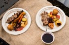 «Ziemas garšu svinēšana» Siguldā pulcē gardēžus no visas Latvijas. Foto autori - Oskars Briedis un Alberts Linarts