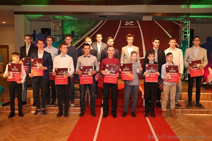 Labākie sportisti un treneri satiekas pasākumā «Ogres novada sporta laureāts 2016» 192591