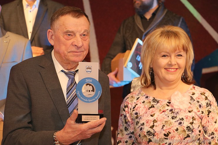 Labākie sportisti un treneri satiekas pasākumā «Ogres novada sporta laureāts 2016» 192598