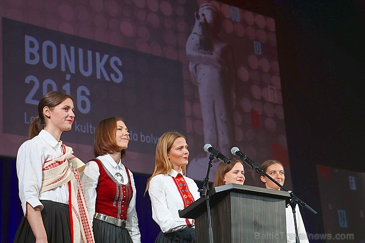 100 labākās Travelnews.lv bildes no latgaliešu kultūras gada balvas «Boņuks 2016», kur 26.02.2017 Rēzeknē pulcējās latgalieši un viesi 100 labākās Travelnews.lv bildes no latgaliešu kultūras gada balvas «Boņuks 2016», kur 26.02.2017 Rēzeknē pulcējās latgalieši un viesi 193253