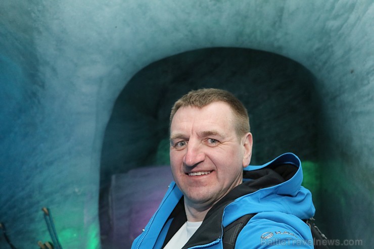 Travelnews.lv ar kalnu vilcienu dodas apskatīt Francijas lielāko Alpu ledāju. Atbalsta: Club Med Travelnews.lv ar kalnu vilcienu dodas apskatīt Francijas lielāko Alpu ledāju. Atbalsta: Club Med 194459
