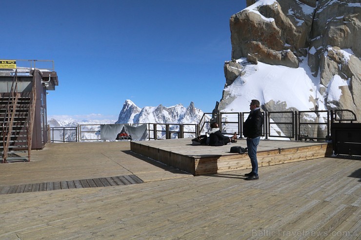 Travelnews.lv redakcija apmeklē 3 842 metru augsto Alpu virsotni «Aiguille du Midi». Atbalsta: Club Med Travelnews.lv redakcija apmeklē 3 842 metru augsto Alpu virsotni «Aiguille du Midi». Atbalsta: Club Med 194562