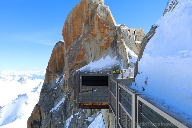 Travelnews.lv redakcija apmeklē 3 842 metru augsto Alpu virsotni «Aiguille du Midi». Atbalsta: Club Med Travelnews.lv redakcija apmeklē 3 842 metru augsto Alpu virsotni «Aiguille du Midi». Atbalsta: Club Med 194570