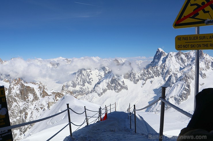 Travelnews.lv redakcija apmeklē 3 842 metru augsto Alpu virsotni «Aiguille du Midi». Atbalsta: Club Med Travelnews.lv redakcija apmeklē 3 842 metru augsto Alpu virsotni «Aiguille du Midi». Atbalsta: Club Med 194571
