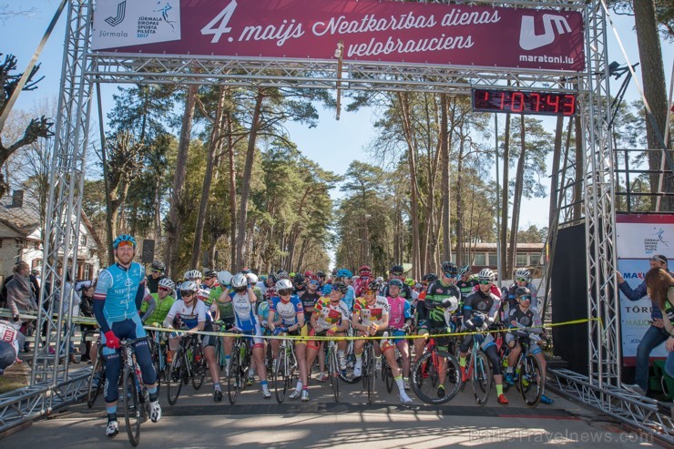 Jūrmalā aizvadīts Neatkarības dienas velobrauciens 196333
