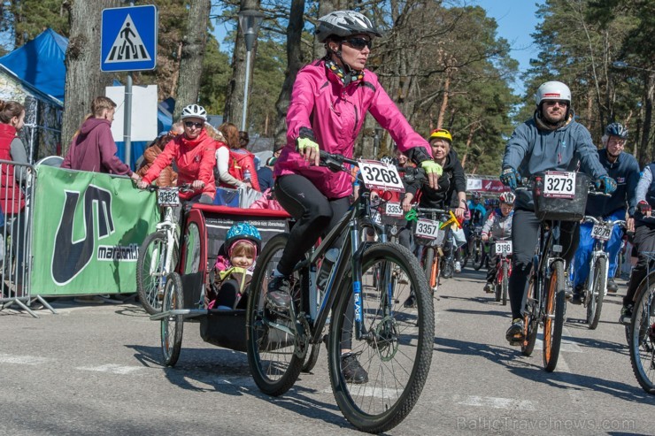Jūrmalā aizvadīts Neatkarības dienas velobrauciens 196341