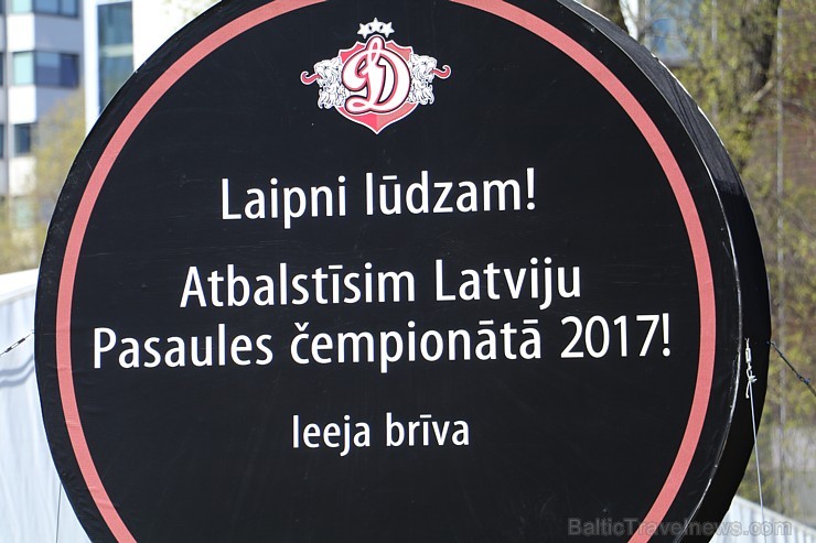 Hokeja fanu telts Pārdaugavā pie «Islande Hotel» sit augstu vilni Latvijas spēlēs 197218