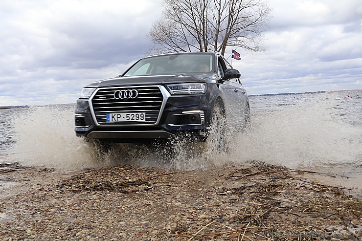 Travelnews.lv redakcija ar jauno un jaudīgo «Audi Q7 e-tron» apceļo Vidzemi 197229