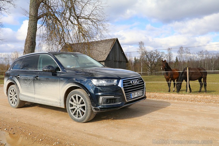 Travelnews.lv redakcija ar jauno un jaudīgo «Audi Q7 e-tron» apceļo Vidzemi 197250