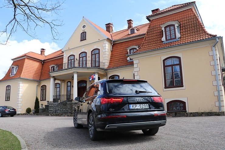 Travelnews.lv redakcija ar jauno un jaudīgo «Audi Q7 e-tron» apceļo Vidzemi 197253