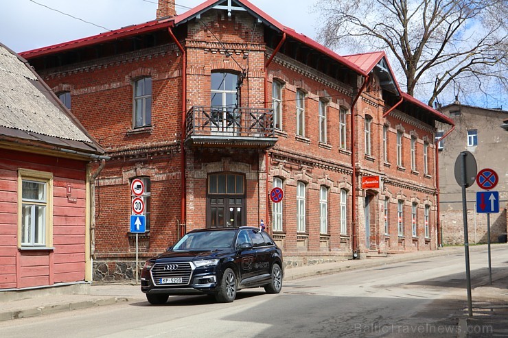 Travelnews.lv redakcija ar jauno un jaudīgo «Audi Q7 e-tron» apceļo Vidzemi 197259