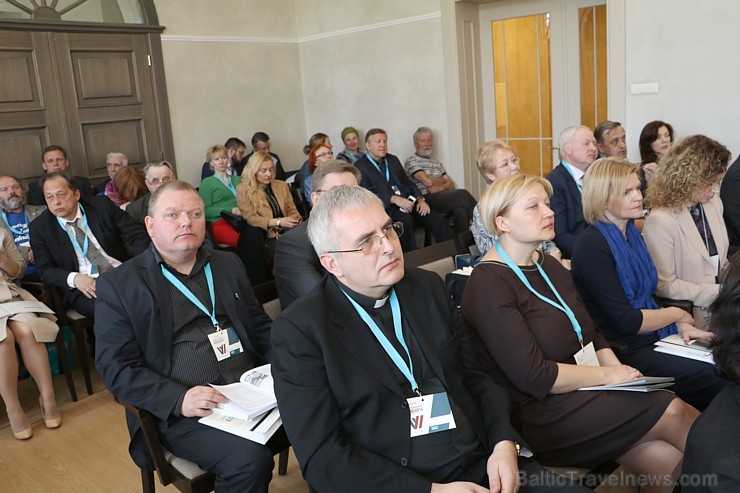 Latgalieši Latgolys symtgadis kongresā spriež par sava novada nākotni, kas notika 5.un 6.maijā Rēzeknē Latgalieši Latgolys symtgadis kongresā spriež par sava novada nākotni, kas notika 5.un 6.maijā Rēzeknē 197287