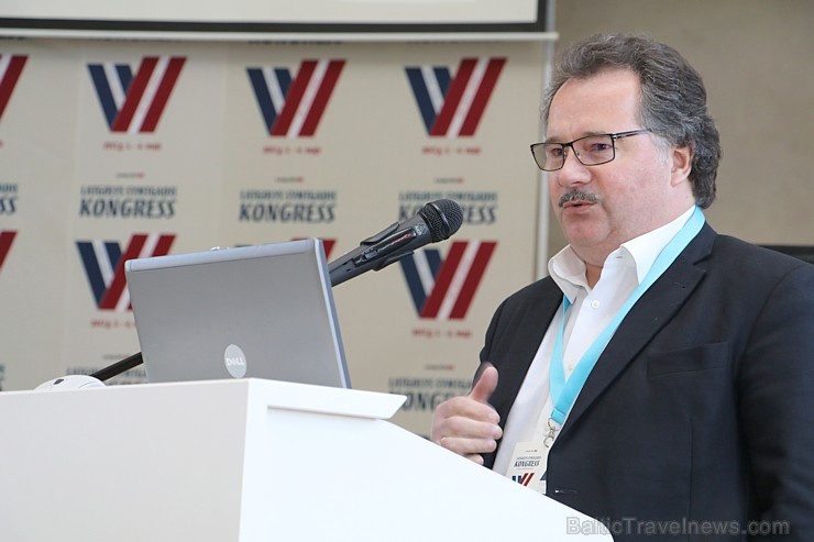 Latgalieši Latgolys symtgadis kongresā spriež par sava novada nākotni, kas notika 5.un 6.maijā Rēzeknē Latgalieši Latgolys symtgadis kongresā spriež par sava novada nākotni, kas notika 5.un 6.maijā Rēzeknē 197319