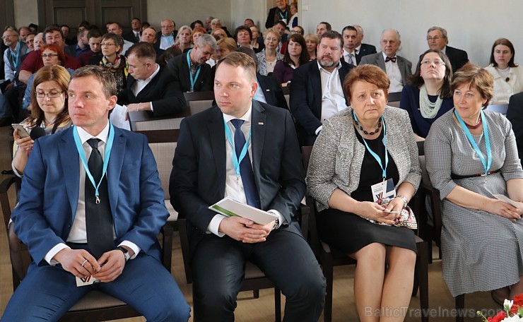 Latgolys symtgadis kongresa rezolūcija, kas tika pieņemta 6.05.2017 Rēzeknē, aicina stiprināt un attīstīt latgalisko kultūrvidi Latgalē Latgolys symtgadis kongresa rezolūcija, kas tika pieņemta 6.05.2017 Rēzeknē, aicina stiprināt un attīstīt latgalisko kultūrvidi Latgalē 197391