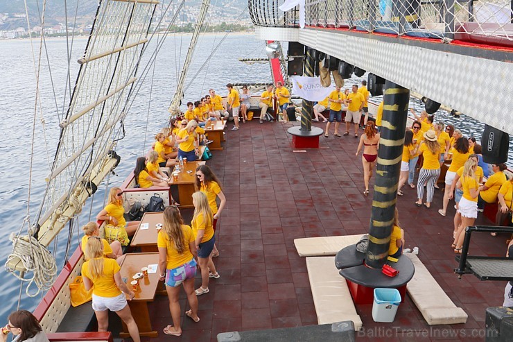 Travelnews.lv kopā ar «Novatours Summer Breeze» dalībniekiem dodas jūrā ballēties 197778