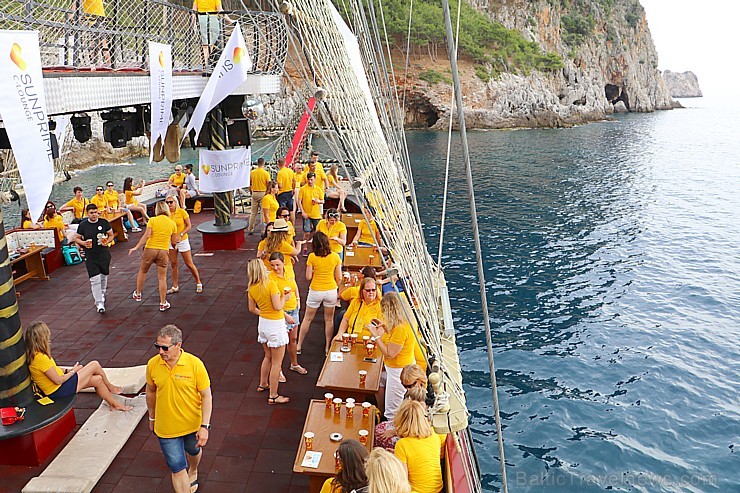 Travelnews.lv kopā ar «Novatours Summer Breeze» dalībniekiem dodas jūrā ballēties 197787