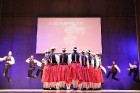 Ogres bērnu un jauniešu deju studija «Pīlādzītis» dejo pavasara koncertā