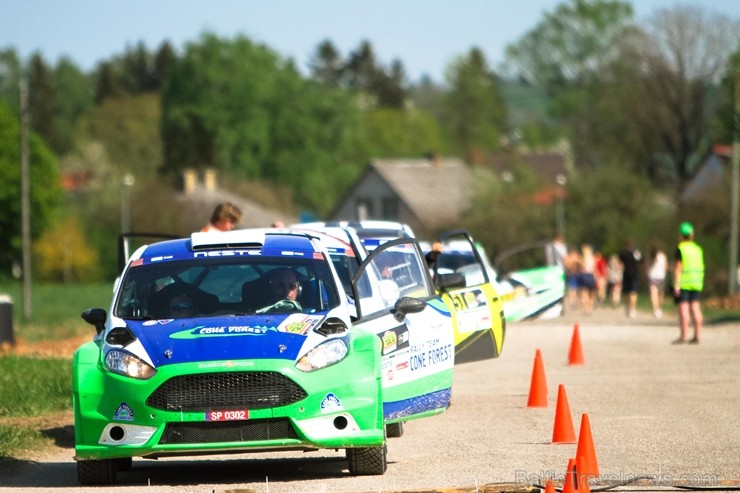 Talsu rallijā «putekļi pa gaisu», uzvarētājus šķir tikai 0,74 sekundes |
Foto autors: Gatis Smudzis Talsu rallijā «putekļi pa gaisu», uzvarētājus šķir tikai 0,74 sekundes |
Foto autors: Gatis Smudzis 197968