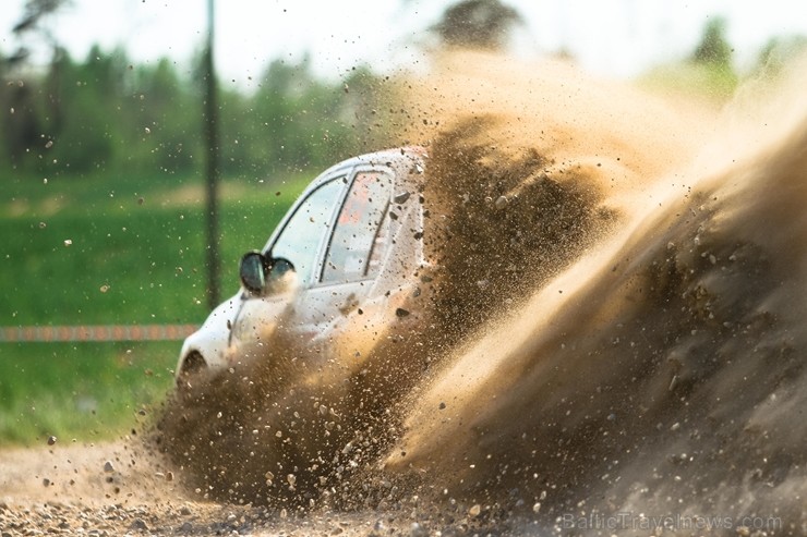 Talsu rallijā «putekļi pa gaisu», uzvarētājus šķir tikai 0,74 sekundes |
Foto autors: Gatis Smudzis Talsu rallijā «putekļi pa gaisu», uzvarētājus šķir tikai 0,74 sekundes |
Foto autors: Gatis Smudzis 197974