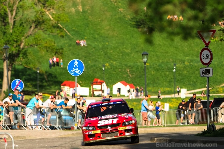 Talsu rallijā «putekļi pa gaisu», uzvarētājus šķir tikai 0,74 sekundes |
Foto autors: Gatis Smudzis Talsu rallijā «putekļi pa gaisu», uzvarētājus šķir tikai 0,74 sekundes |
Foto autors: Gatis Smudzis 197981