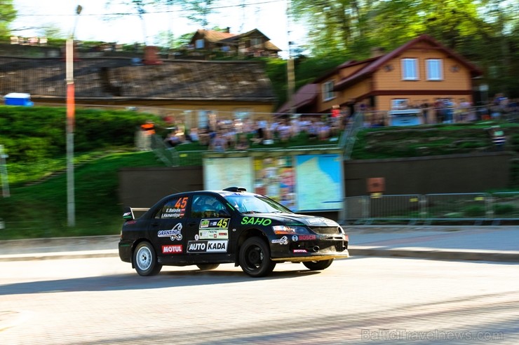 Talsu rallijā «putekļi pa gaisu», uzvarētājus šķir tikai 0,74 sekundes |
Foto autors: Gatis Smudzis Talsu rallijā «putekļi pa gaisu», uzvarētājus šķir tikai 0,74 sekundes |
Foto autors: Gatis Smudzis 197984