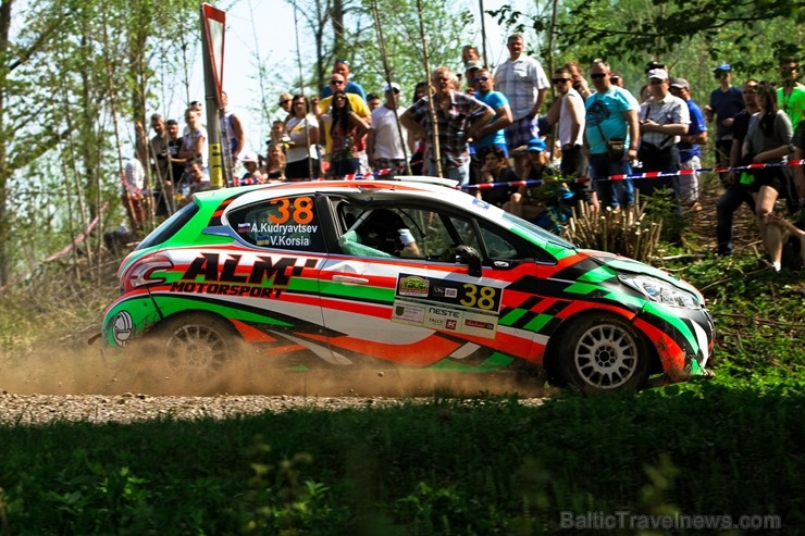 Talsu rallijā «putekļi pa gaisu», uzvarētājus šķir tikai 0,74 sekundes |
Foto autors: Gatis Smudzis Talsu rallijā «putekļi pa gaisu», uzvarētājus šķir tikai 0,74 sekundes |
Foto autors: Gatis Smudzis 197990