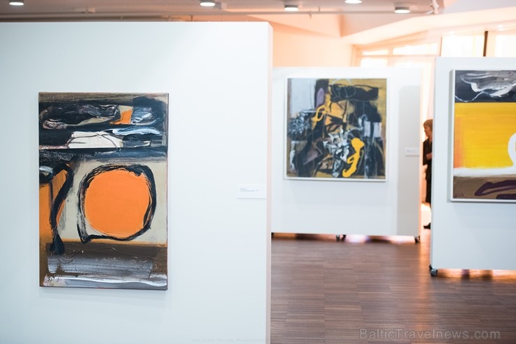 Liepājas koncertzālē «Lielais dzintars» atklāta latviešu gleznotājas Džemmas Skulmes personālizstāde «Krāsas garša» Liepājas koncertzālē «Lielais dzintars» atklāta latviešu gleznotājas Džemmas Skulmes personālizstāde «Krāsas garša» 198616