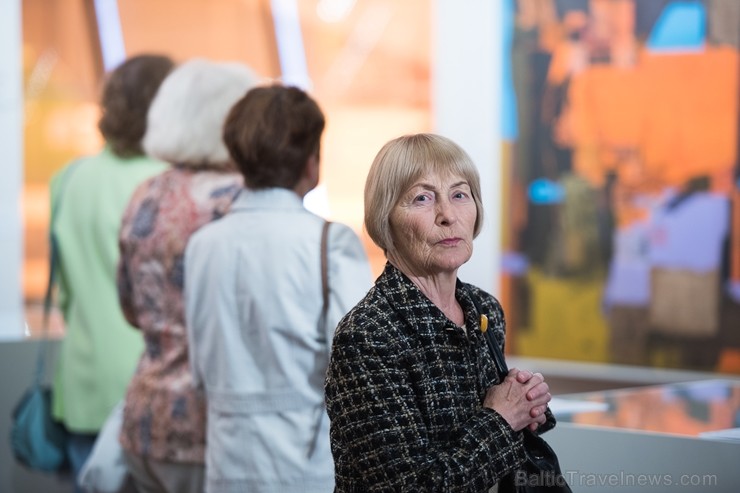 Liepājas koncertzālē «Lielais dzintars» atklāta latviešu gleznotājas Džemmas Skulmes personālizstāde «Krāsas garša» Liepājas koncertzālē «Lielais dzintars» atklāta latviešu gleznotājas Džemmas Skulmes personālizstāde «Krāsas garša» 198622