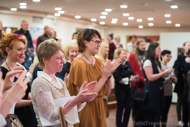 Liepājas koncertzālē «Lielais dzintars» atklāta latviešu gleznotājas Džemmas Skulmes personālizstāde «Krāsas garša» Liepājas koncertzālē «Lielais dzintars» atklāta latviešu gleznotājas Džemmas Skulmes personālizstāde «Krāsas garša» 198636