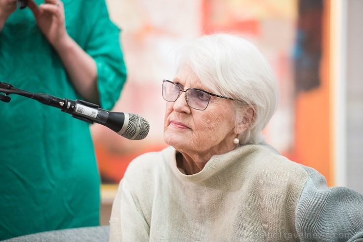 Liepājas koncertzālē «Lielais dzintars» atklāta latviešu gleznotājas Džemmas Skulmes personālizstāde «Krāsas garša» Liepājas koncertzālē «Lielais dzintars» atklāta latviešu gleznotājas Džemmas Skulmes personālizstāde «Krāsas garša» 198649