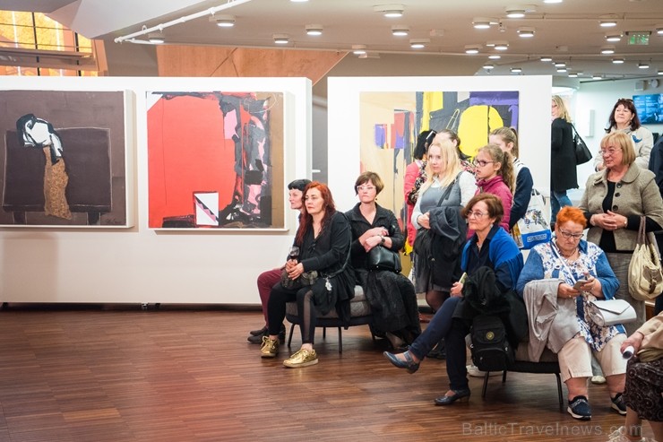 Liepājas koncertzālē «Lielais dzintars» atklāta latviešu gleznotājas Džemmas Skulmes personālizstāde «Krāsas garša» Liepājas koncertzālē «Lielais dzintars» atklāta latviešu gleznotājas Džemmas Skulmes personālizstāde «Krāsas garša» 198650