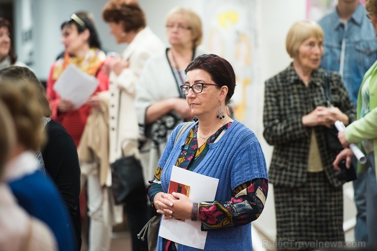Liepājas koncertzālē «Lielais dzintars» atklāta latviešu gleznotājas Džemmas Skulmes personālizstāde «Krāsas garša» Liepājas koncertzālē «Lielais dzintars» atklāta latviešu gleznotājas Džemmas Skulmes personālizstāde «Krāsas garša» 198651