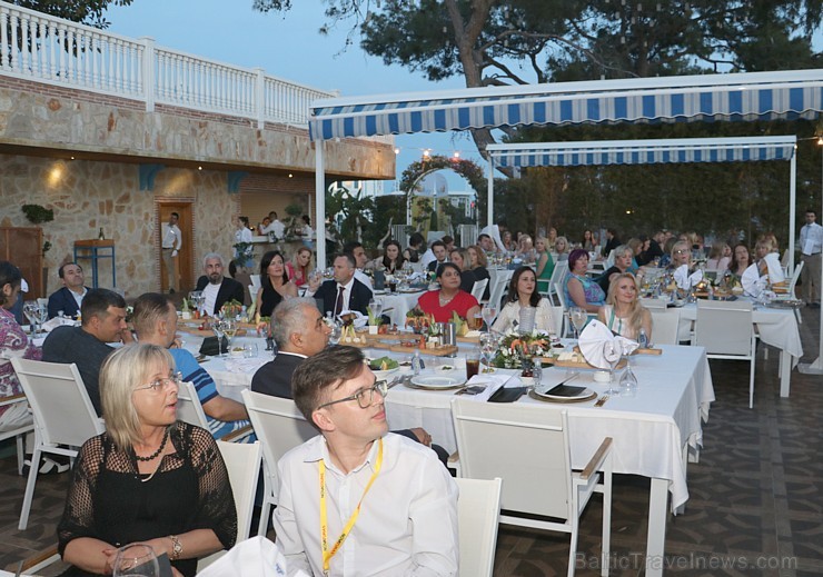«Novatours Summer Breeze» dalībnieki ballējas Turcijas viesnīcā «Rubi Platinum Spa Resort & Suites» «Novatours Summer Breeze» dalībnieki ballējas Turcijas viesnīcā «Rubi Platinum Spa Resort & Suites» 198880