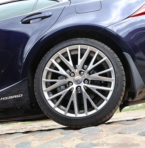 Travelnews.lv redakcija ar jauno «Lexus IS300H» apceļo Latgali un 4 dienās nobrauc 1000 km garu maršrutu Travelnews.lv redakcija ar jauno «Lexus IS300H» apceļo Latgali un 4 dienās nobrauc 1000 km garu maršrutu 199075