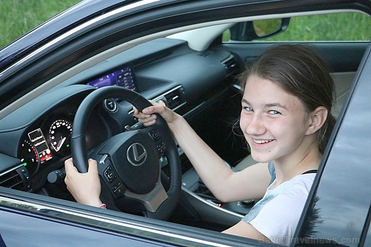 Travelnews.lv redakcija ar jauno «Lexus IS300H» apceļo Latgali un 4 dienās nobrauc 1000 km garu maršrutu Travelnews.lv redakcija ar jauno «Lexus IS300H» apceļo Latgali un 4 dienās nobrauc 1000 km garu maršrutu 199090