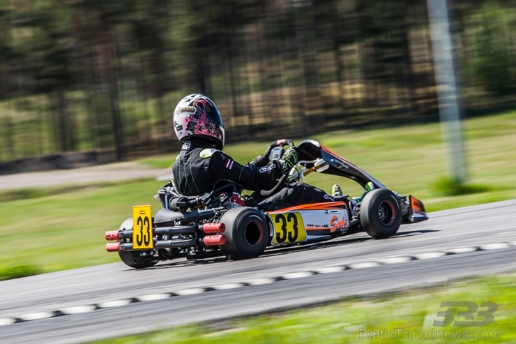 Rīgā «Rotax Nordic Challenge» spēkus mērījuši sporta kartingi 199227