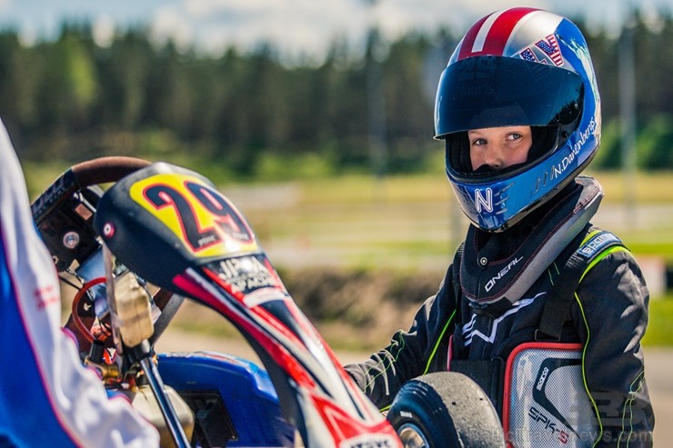 Rīgā «Rotax Nordic Challenge» spēkus mērījuši sporta kartingi 199230