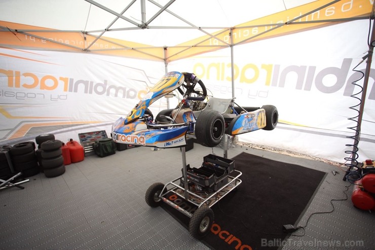 Rīgā «Rotax Nordic Challenge» spēkus mērījuši sporta kartingi 199232