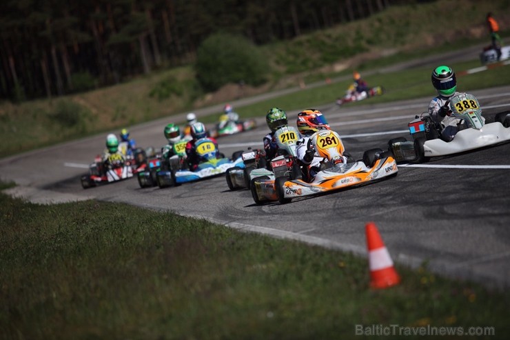 Rīgā «Rotax Nordic Challenge» spēkus mērījuši sporta kartingi 199233