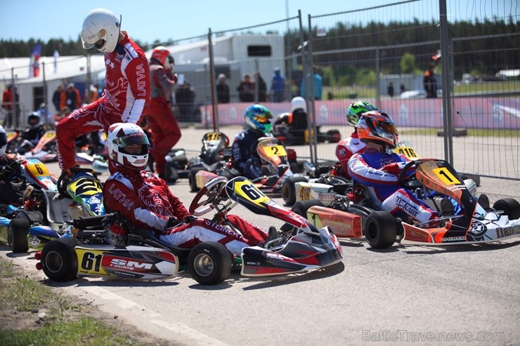 Rīgā «Rotax Nordic Challenge» spēkus mērījuši sporta kartingi 199236